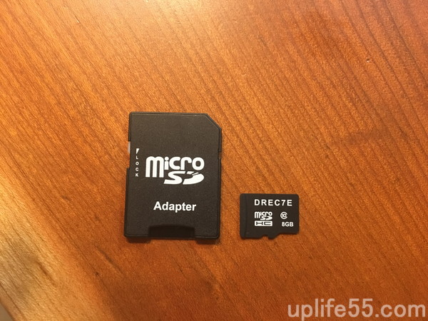 こちらが純正のSDカードだ。8GBではモノ足りない。